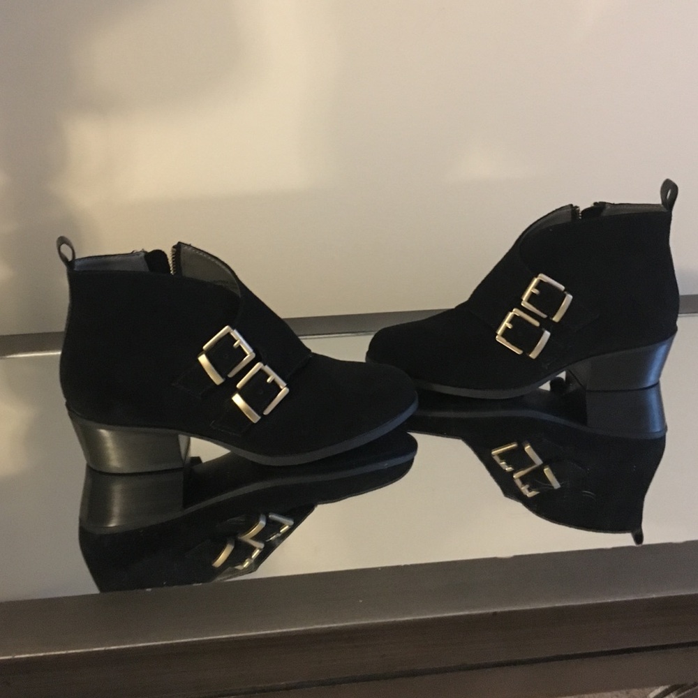 Black Ellen Tracy Ankle Booties🖤 Never Worn/NWOT